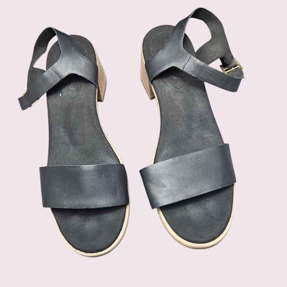 Timberland Laguna Shore Black Strappy Sandals Mid Heel Size 10 - Picture 4 of 6